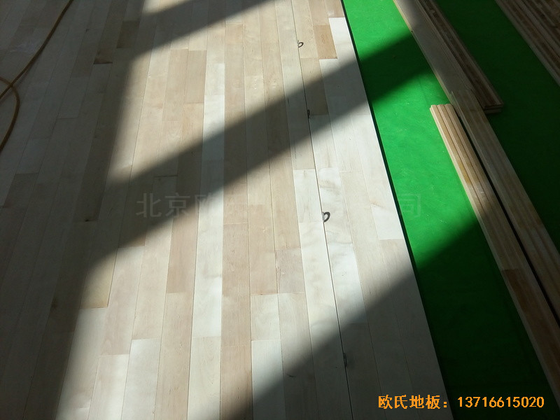 江苏常卅市都市科技园篮球馆体育木地板铺装案例3