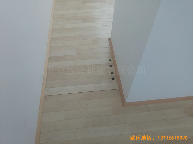 江苏常卅市都市科技园篮球馆体育木地板铺装案例4