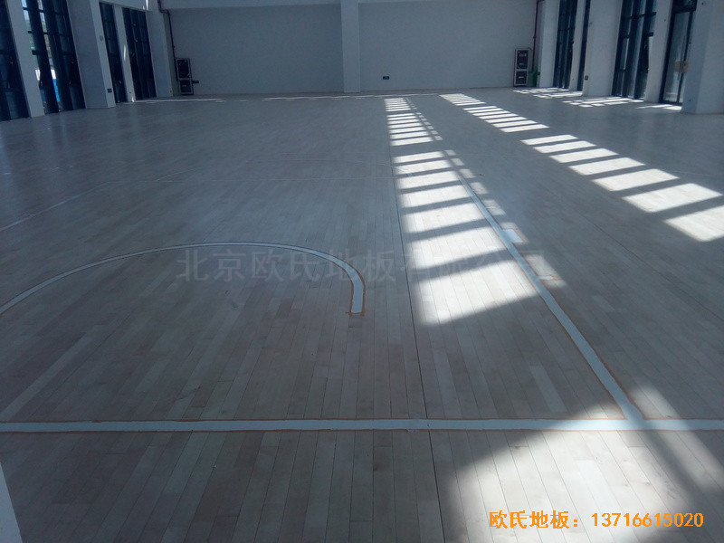 江苏常卅市都市科技园篮球馆体育木地板铺装案例5