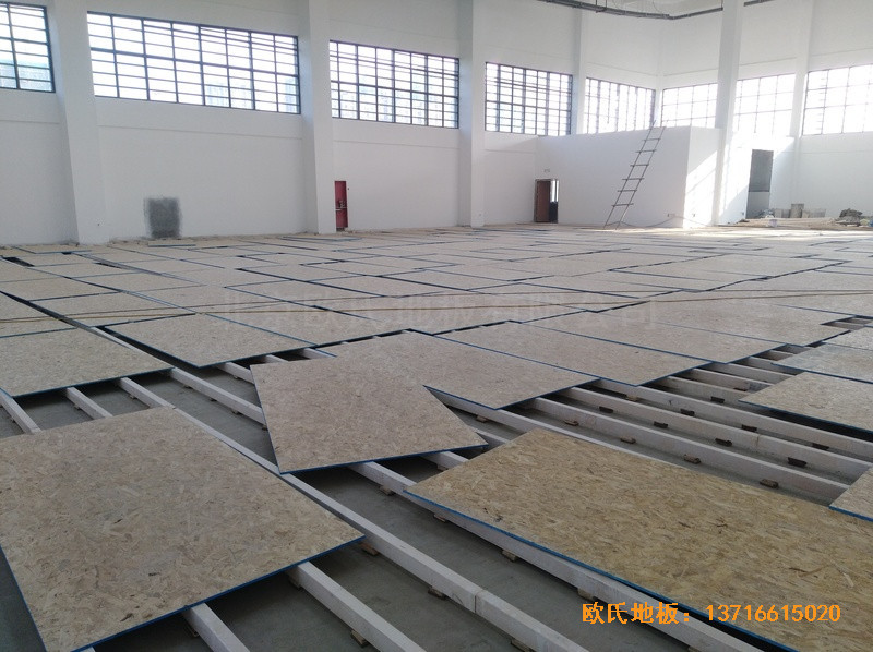 江苏徐州悦城小学篮球馆运动木地板铺设案例2