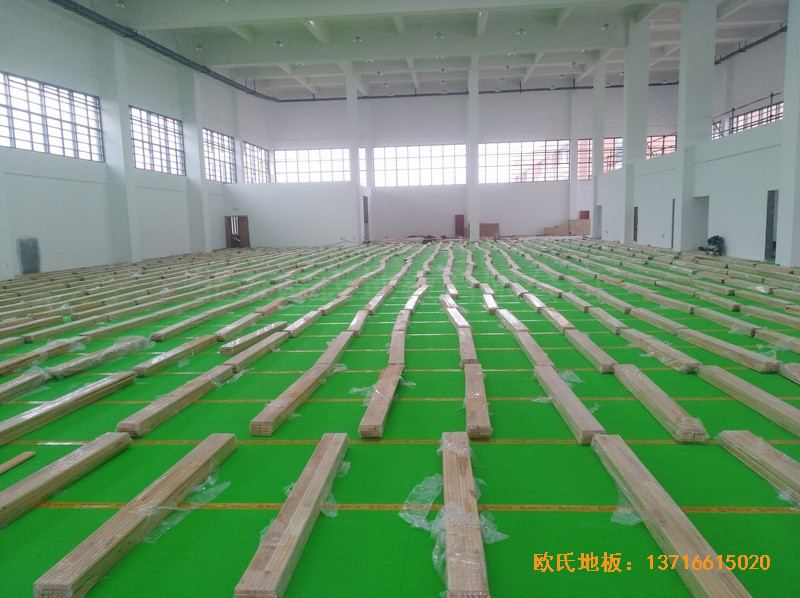 江苏徐州悦城小学篮球馆运动木地板铺设案例3