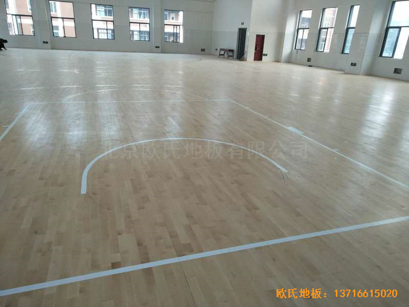 江苏泰州市泰兴济川小学篮球馆运动地板铺装案例0