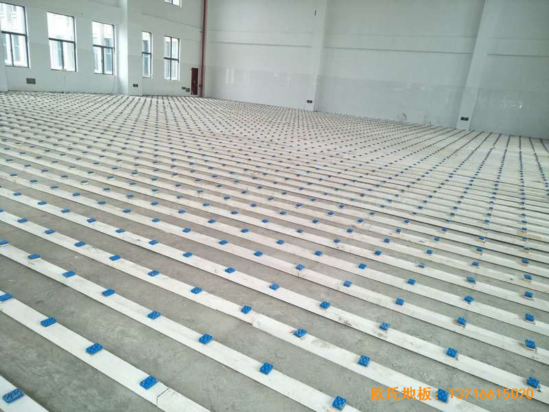 江苏泰州市泰兴济川小学篮球馆运动地板铺装案例1