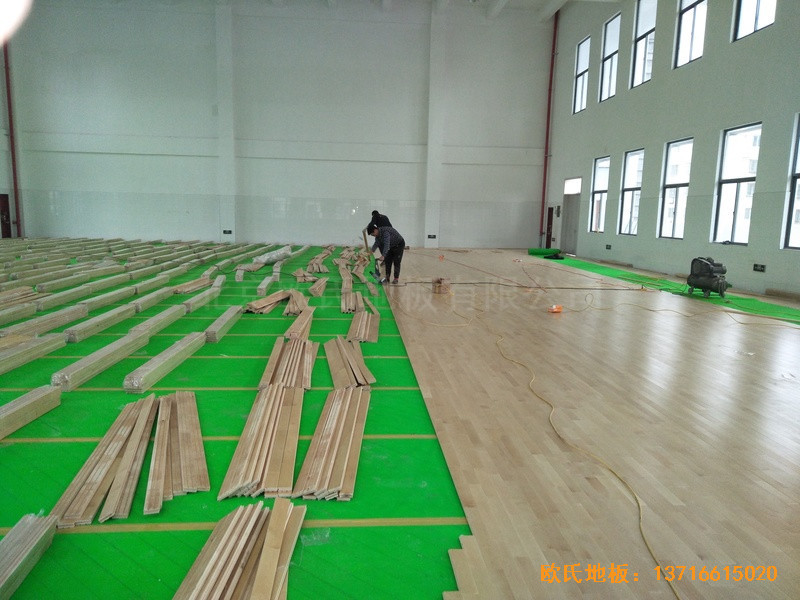 江苏泰州市泰兴济川小学篮球馆运动地板铺装案例2