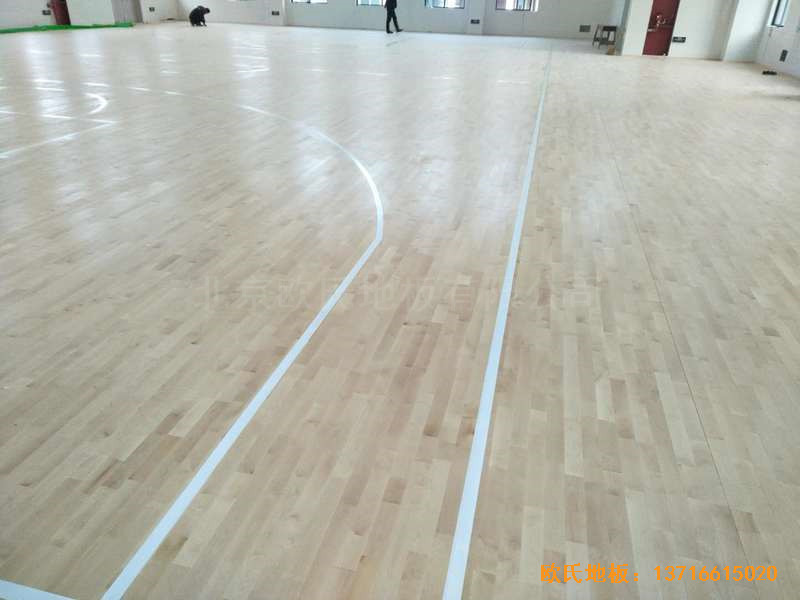 江苏泰州市泰兴济川小学篮球馆运动地板铺装案例3
