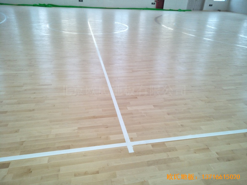 江苏泰州市泰兴济川小学篮球馆运动地板铺装案例4