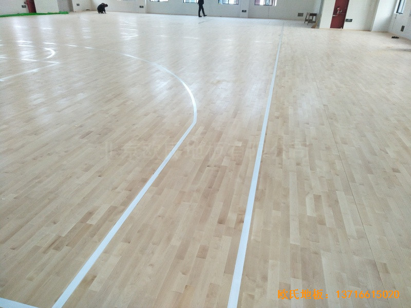 江苏泰州市泰兴济川小学篮球馆运动地板铺装案例5