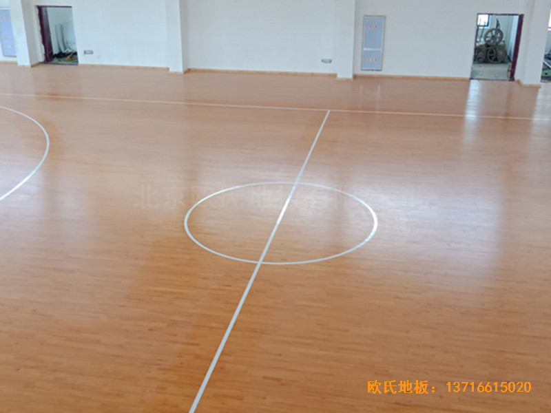 江西新余渝水七小篮球馆运动地板铺设案例4
