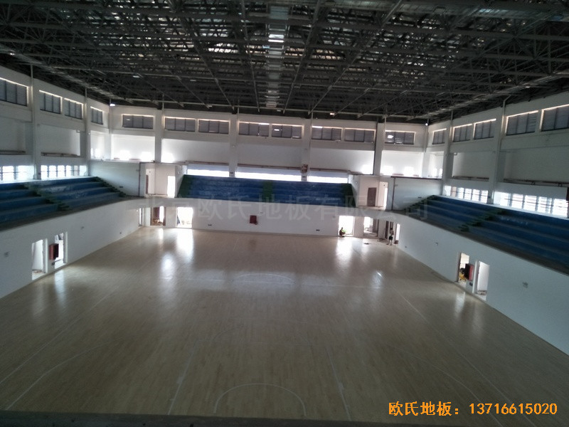 江西赣州天娇中学运动馆体育木地板安装案例5