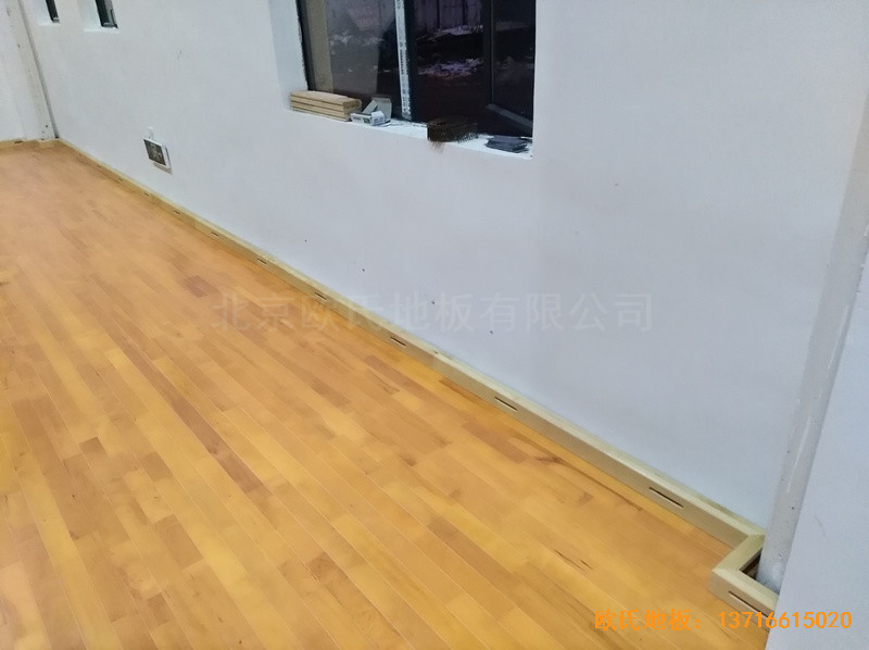 江西鹰潭余江县工业园区篮球馆体育木地板安装案例2