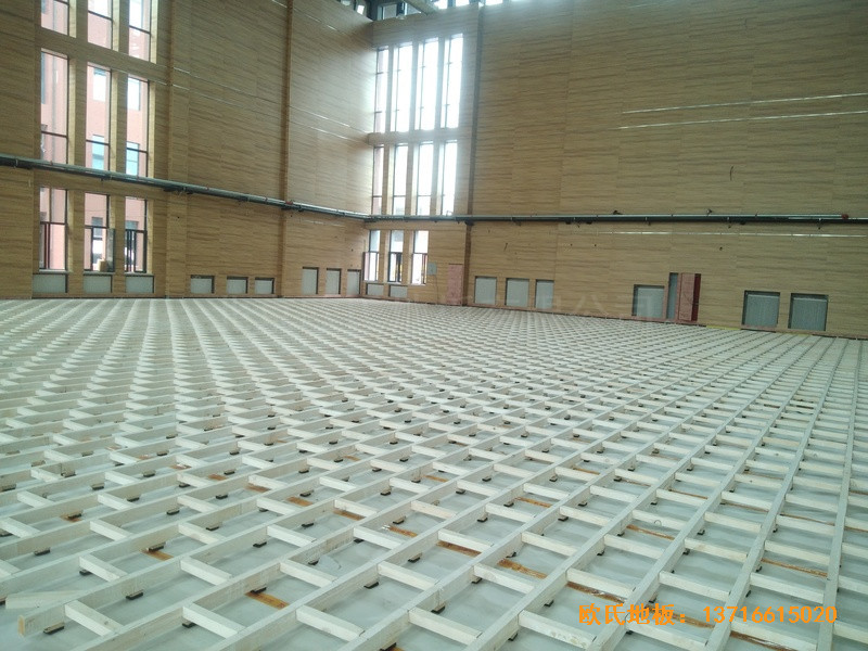 河北雄县第三高中篮球馆运动地板铺装案例1