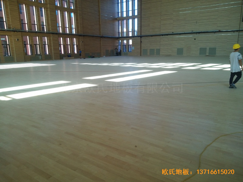 河北雄县第三高中篮球馆运动地板铺装案例4