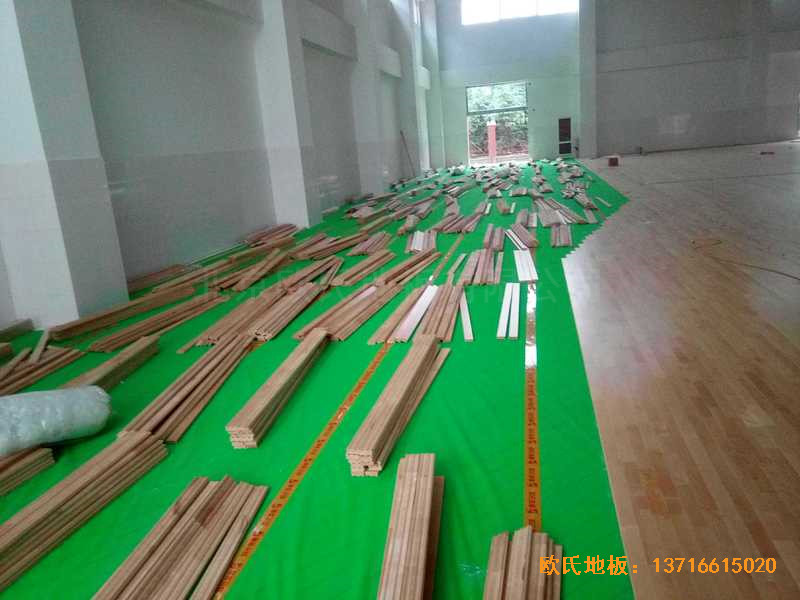 河南洛阳伊水小学篮球馆运动地板安装案例3