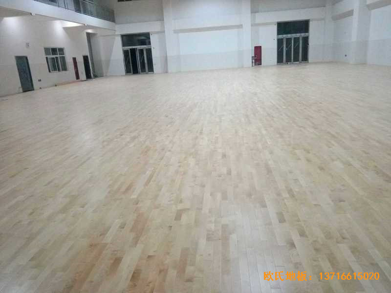 河南洛阳伊水小学篮球馆运动地板安装案例4