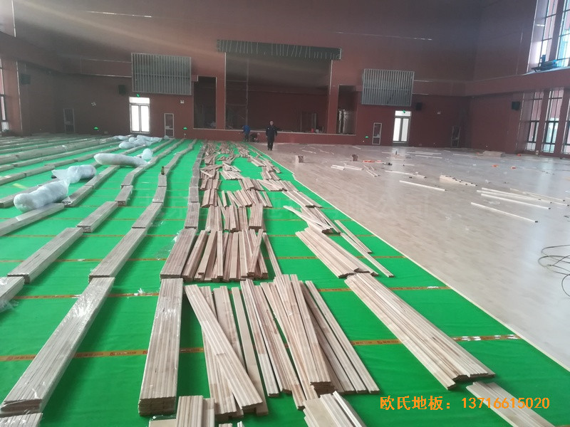河南较好的中学篮球馆运动木地板安装案例3