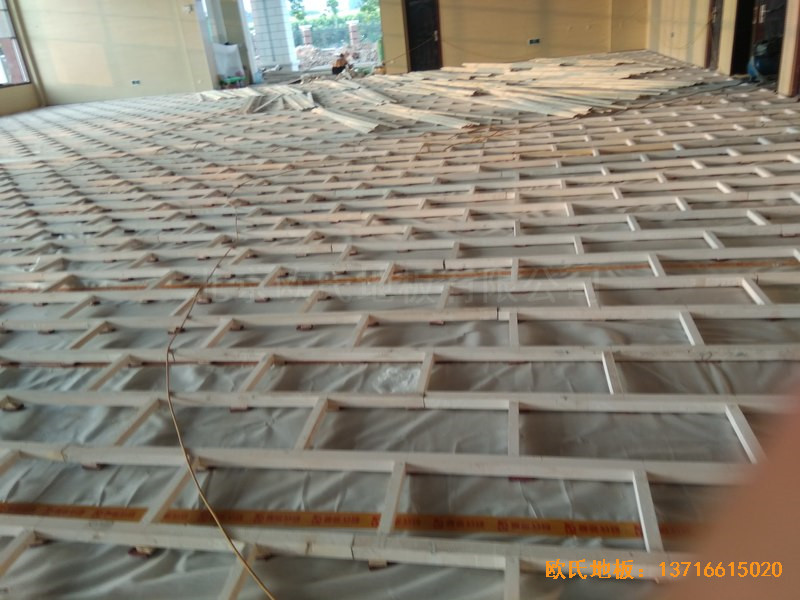 洛阳吉利三中篮球馆运动木地板铺装案例1