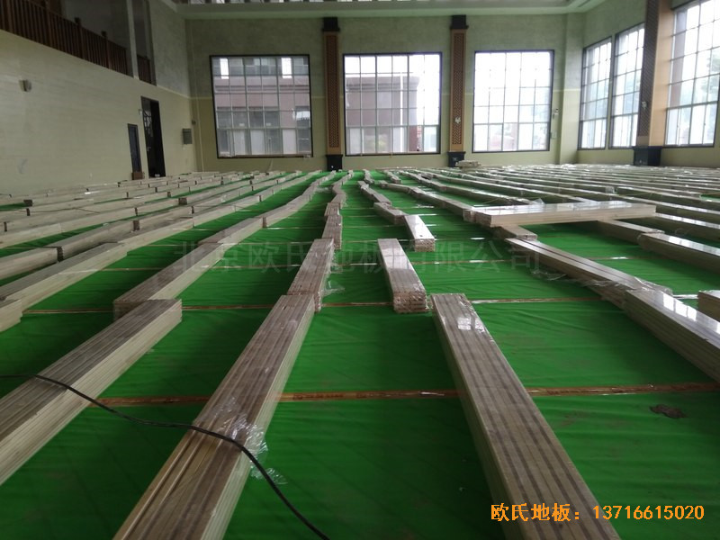 洛阳吉利三中篮球馆运动木地板铺装案例2
