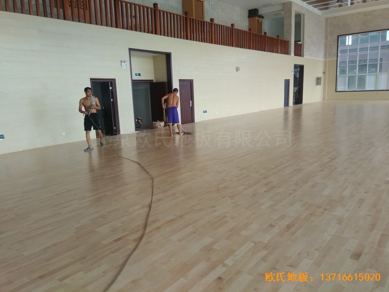 洛阳吉利三中篮球馆运动木地板铺装案例3