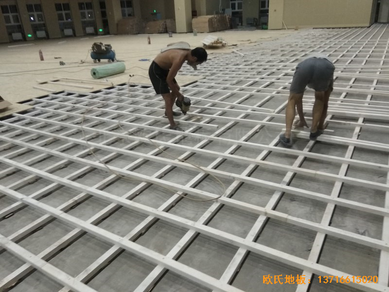 济南历城二中新校区篮球馆运动木地板铺装案例0