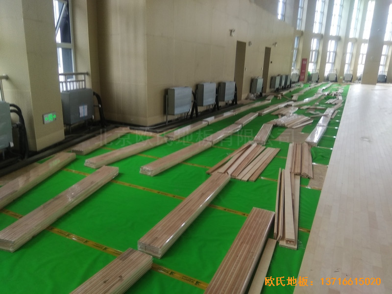 济南历城二中新校区篮球馆运动木地板铺装案例3
