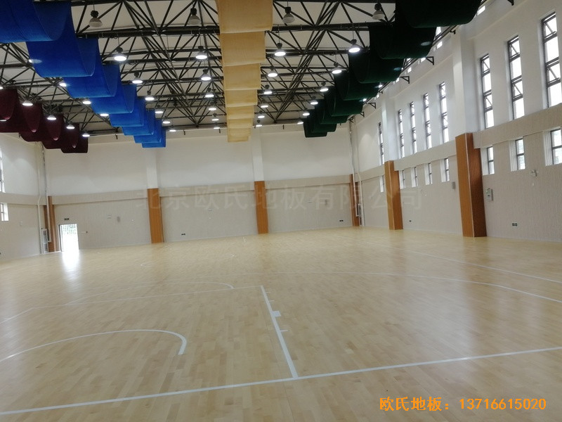 济南锦绣城小学篮球馆体育木地板铺设案例1