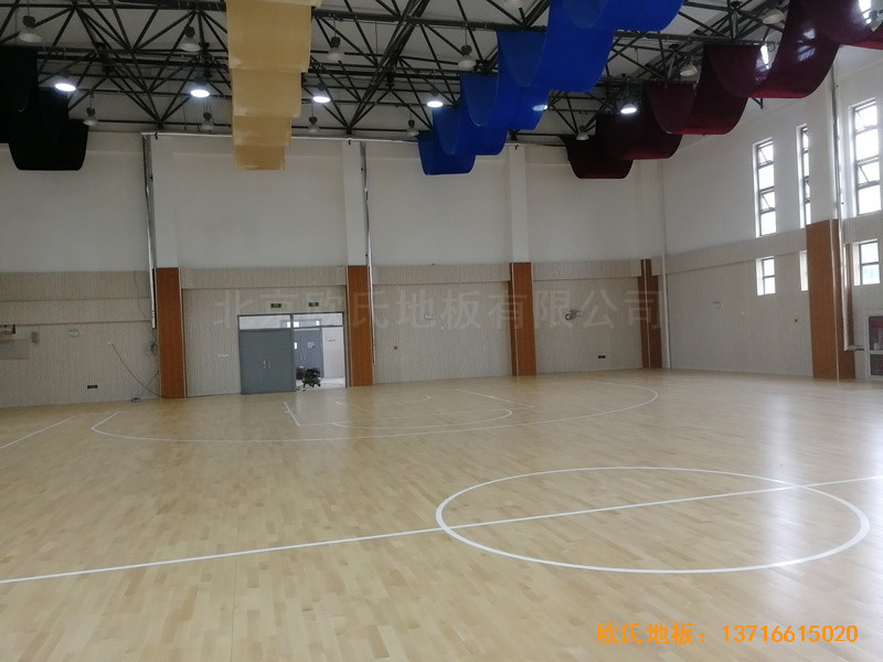 济南锦绣城小学篮球馆体育木地板铺设案例2