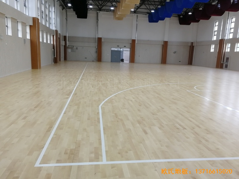 济南锦绣城小学篮球馆体育木地板铺设案例3