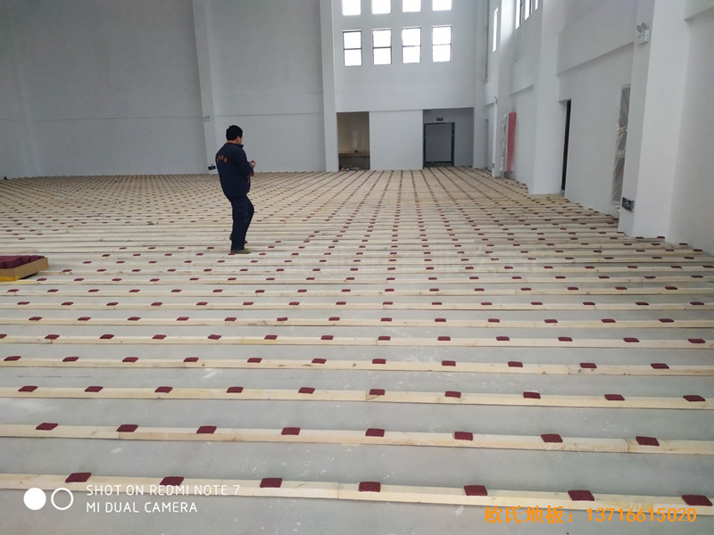 浙江宁波热电公司篮球馆运动地板铺设案例1