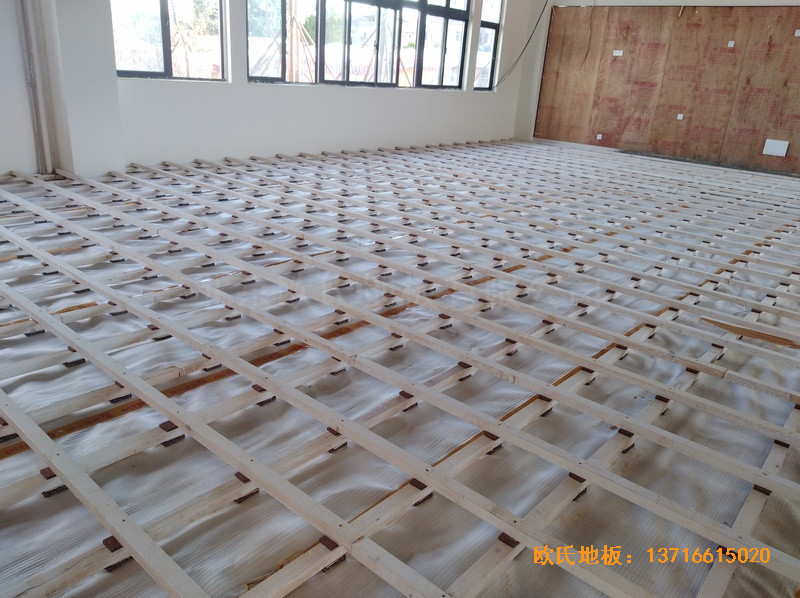 云南倪家营第三小学篮球馆运动地板安装案例1