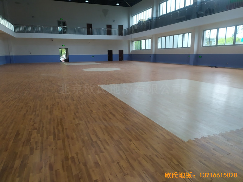 浙江虹桥较好的小学篮球馆体育木地板安装案例0