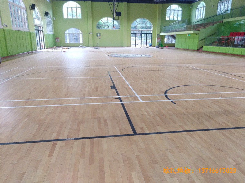 深圳普林斯顿小学篮球馆运动木地板安装案例0