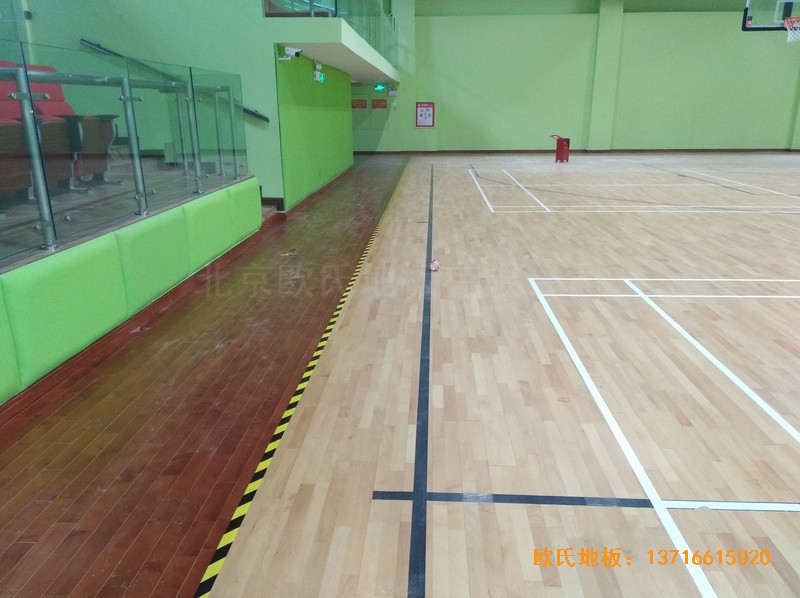 深圳普林斯顿小学篮球馆运动木地板安装案例4
