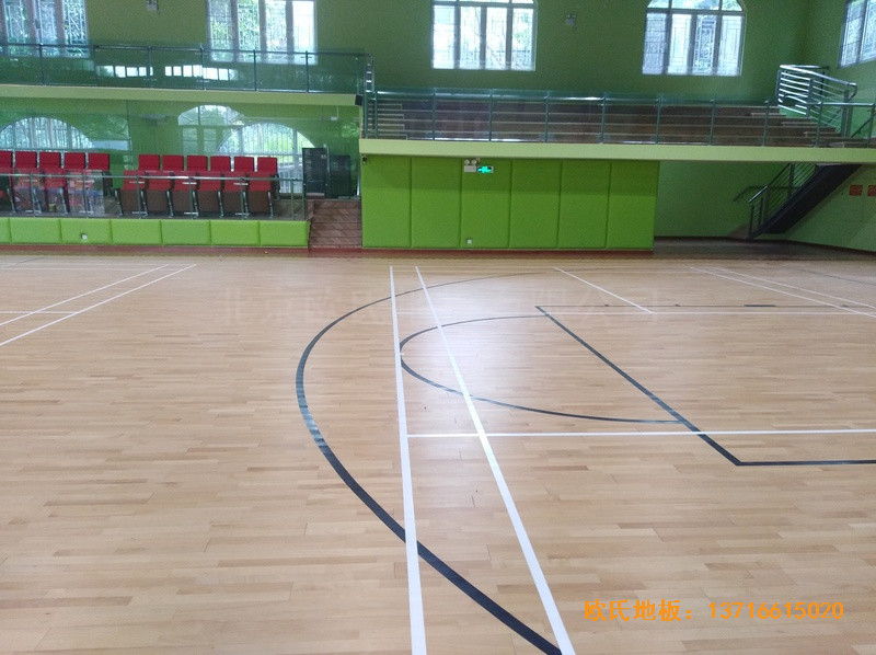 深圳普林斯顿小学篮球馆运动木地板安装案例5