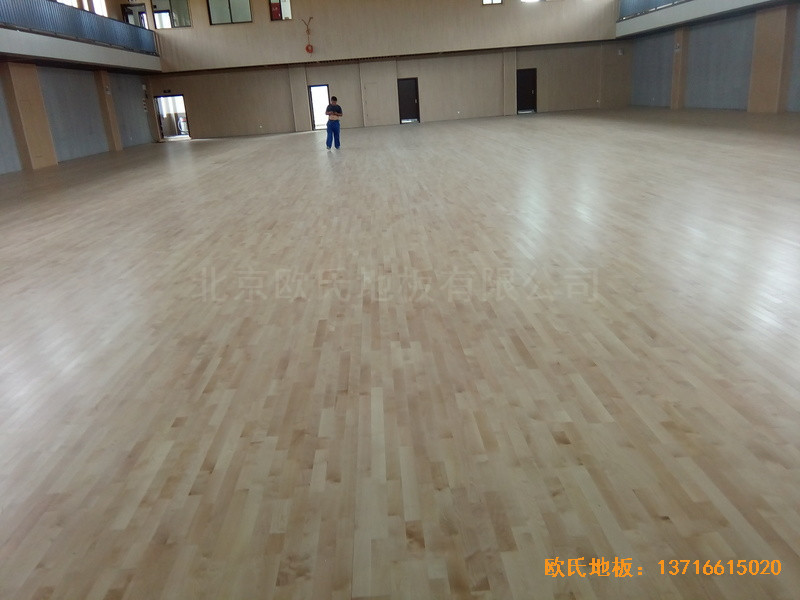 上海宝山区美兰湖中学运动馆体育地板安装案例0