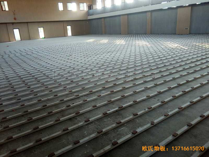 上海宝山区美兰湖中学运动馆体育地板安装案例1