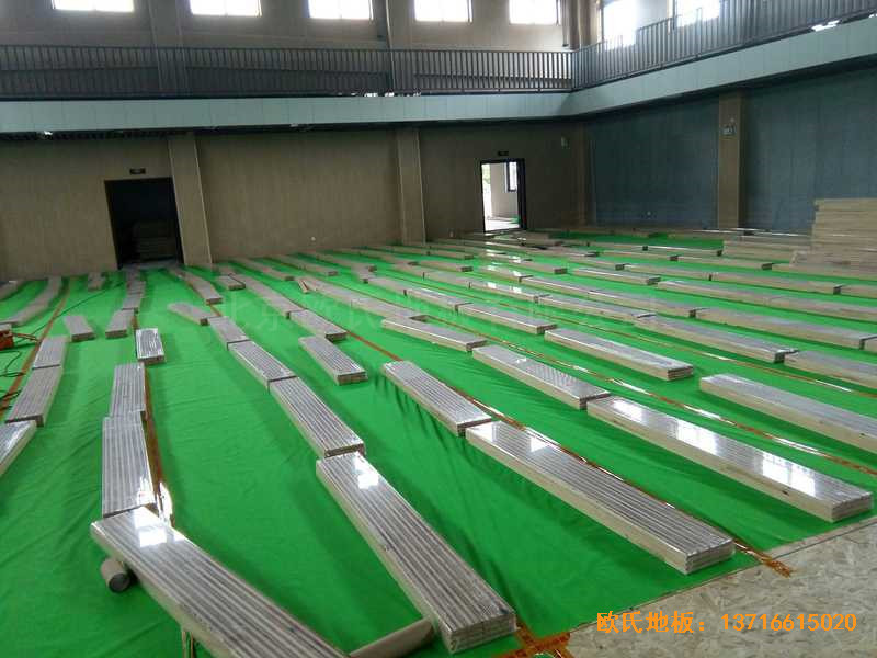 上海宝山区美兰湖中学运动馆体育地板安装案例2