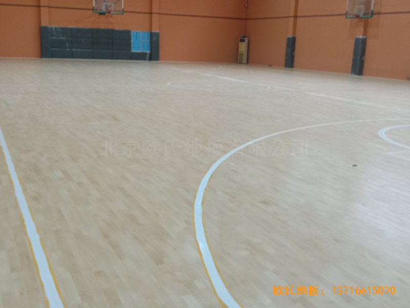 湖北武汉实验外国语学校篮球馆体育木地板铺设案例3