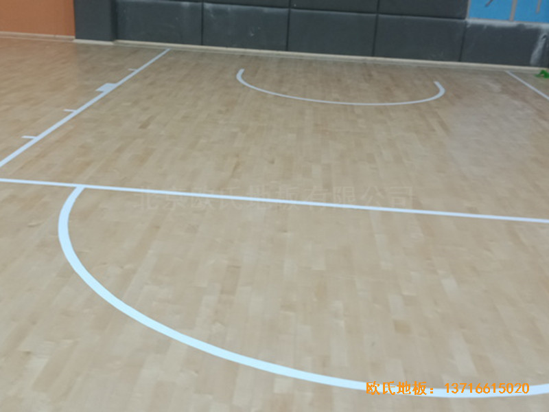 湖北武汉实验外国语学校篮球馆体育木地板铺设案例5