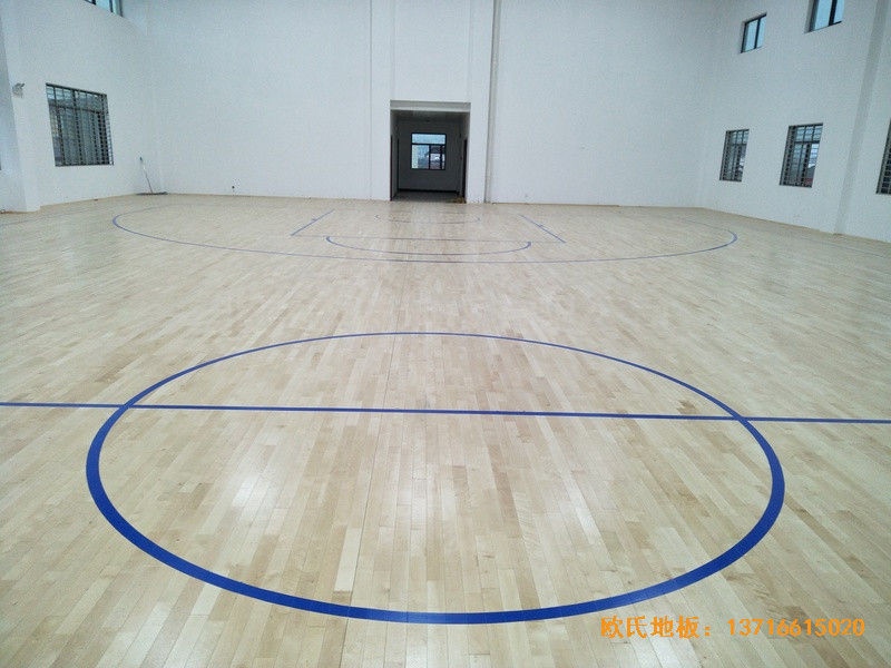 湖北鄢家河三组篮球馆体育地板铺装案例0