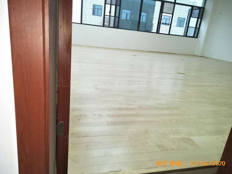 湖北鄢家河三组篮球馆体育地板铺装案例3