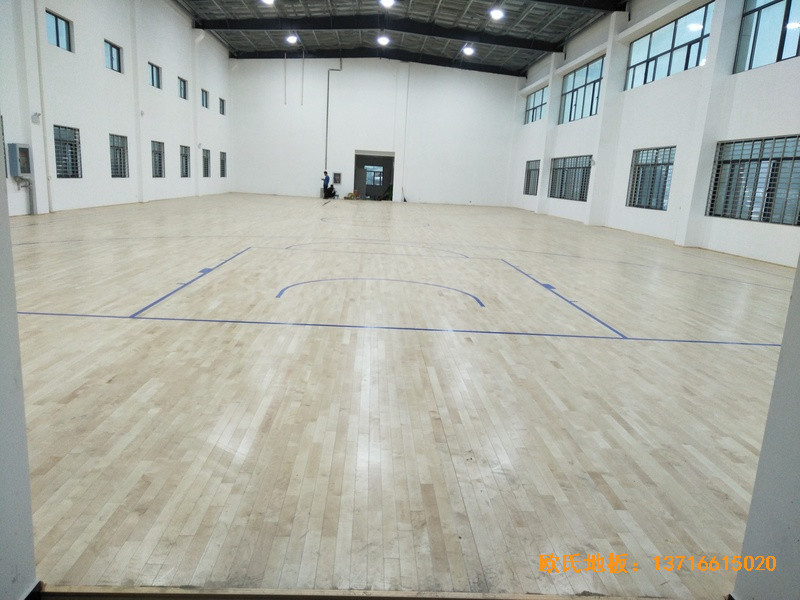 湖北鄢家河三组篮球馆体育地板铺装案例4