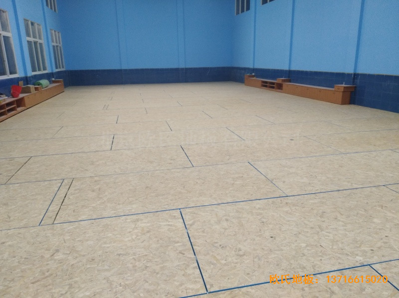 湖南娄底市建设银行羽毛球馆体育木地板铺装案例2