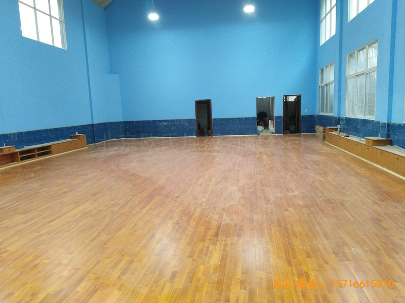 湖南娄底市建设银行羽毛球馆体育木地板铺装案例4