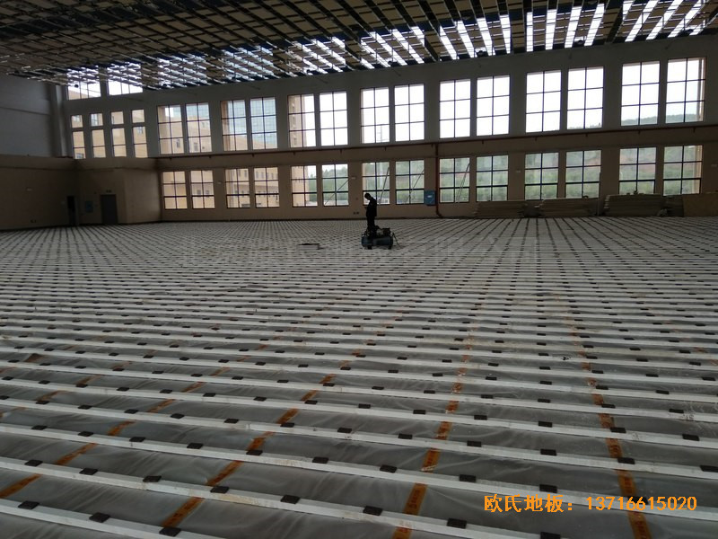 湖南岳麓南雅湘江中学篮球馆运动地板铺装案例1