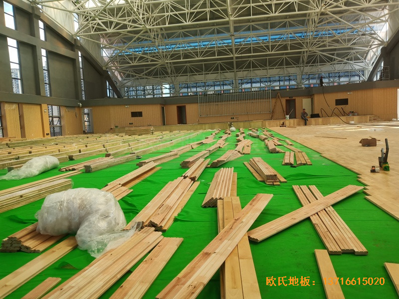 湖南杨山实验中学体育馆体育木地板施工案例2