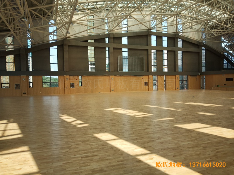 湖南杨山实验中学体育馆体育木地板施工案例3