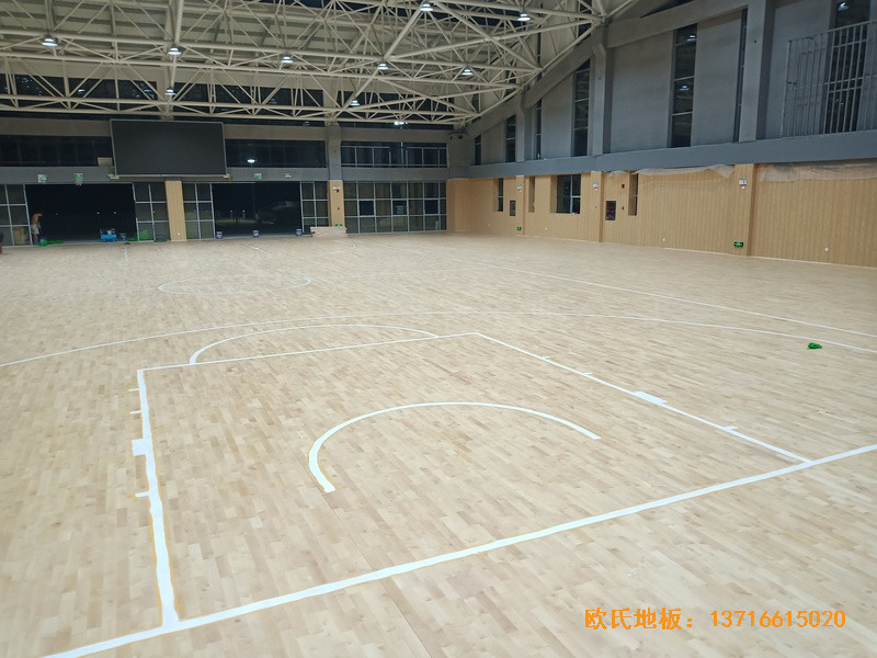 湖南杨山实验中学体育馆体育木地板施工案例4
