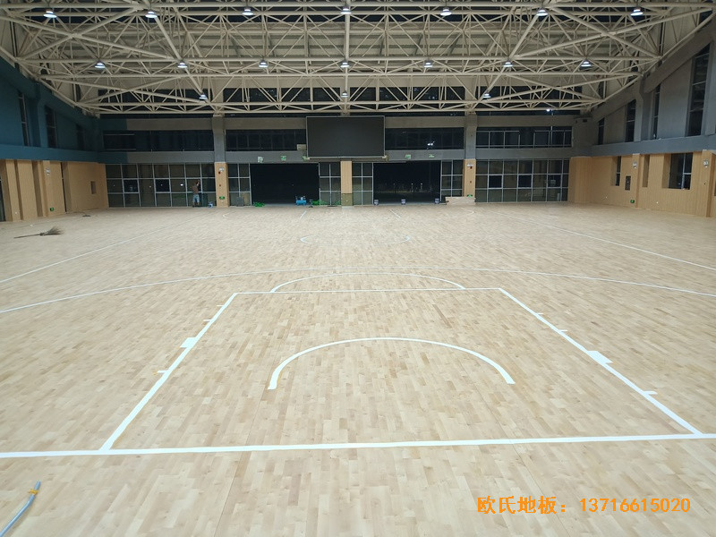 湖南杨山实验中学体育馆体育木地板施工案例5