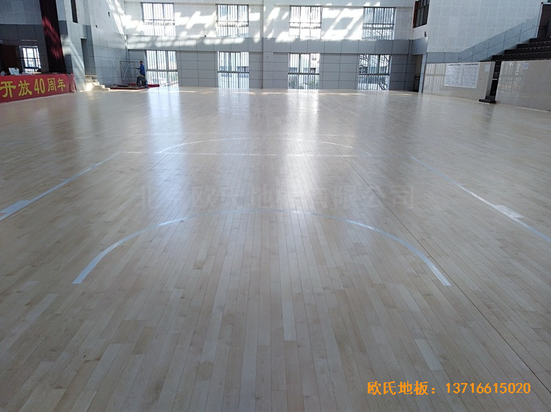湖南衡阳生物环境技术学院篮球馆体育木地板铺装案例0
