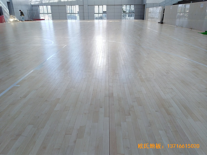 湖南衡阳生物环境技术学院篮球馆体育木地板铺装案例5